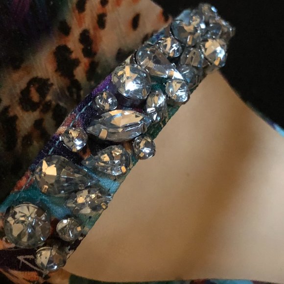 NEW. NO BOX.  GUESS CATERINA. Multicolor Rhinestone Sandals. - Picture 9 of 16